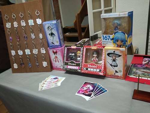 Quelques portes clés et figurines touhou pour compléter l'offre
