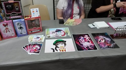 Les illustrations Touhou en vente sur le stand