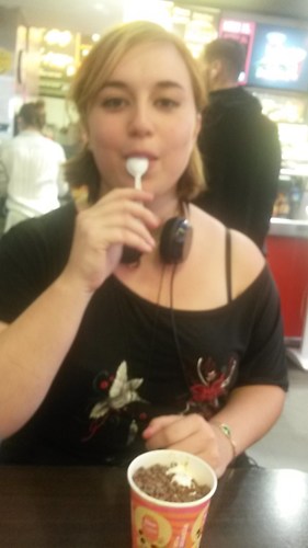 Sherly 1 - 0 Glace